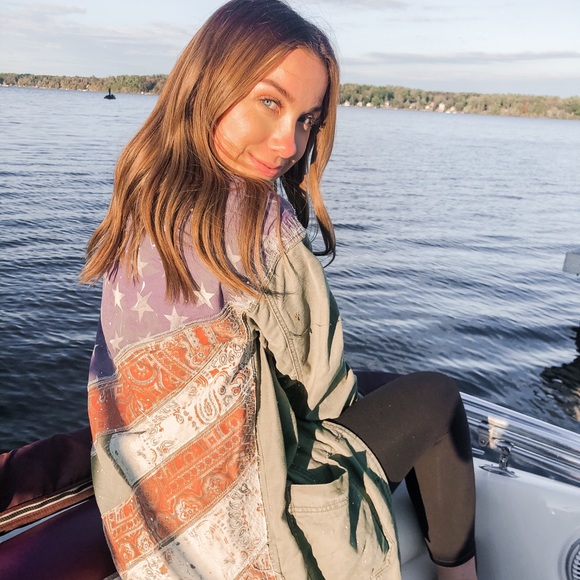 Meet your Posher, Olivia - Picture 1 of 1